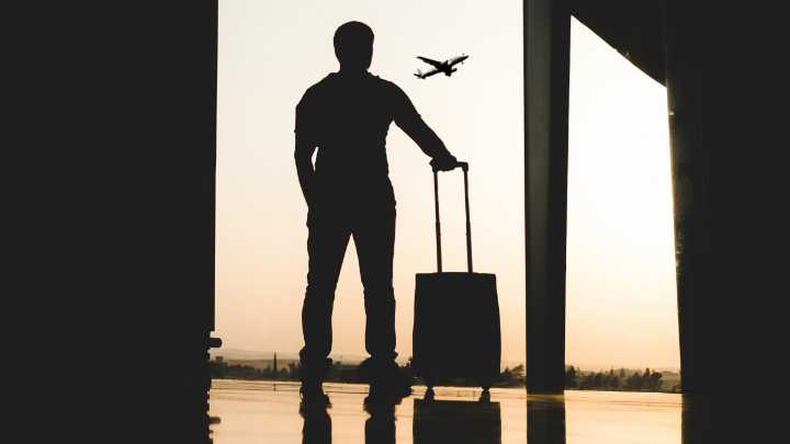 Iquique: Pasajero abandonó maleta con 3,2 kilos de cocaína en el aeropuerto