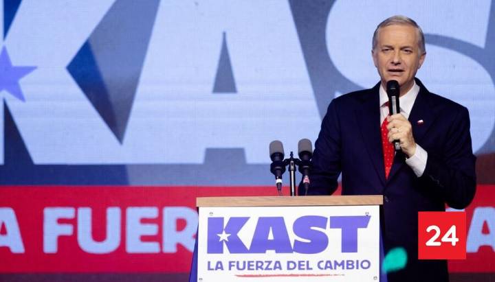 RN anuncia respaldo "institucional" y Evópoli "sugiere" en primera instancia apoyo a Kast en segunda vuelta