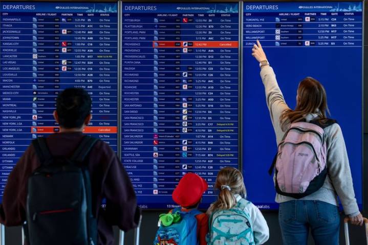 US airlines reduce flight cuts for Friday despite 6% FAA order