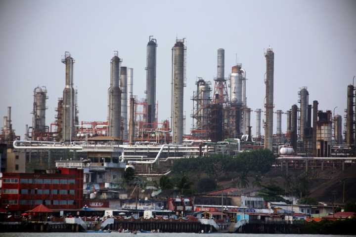 ¡Alerta en Pemex! 5 refinerías enfrentan serias caídas en producción petrolera