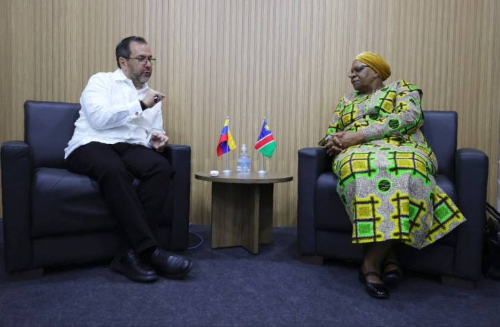Venezuela fortalece lazos con Namibia y Barbados en la COP30