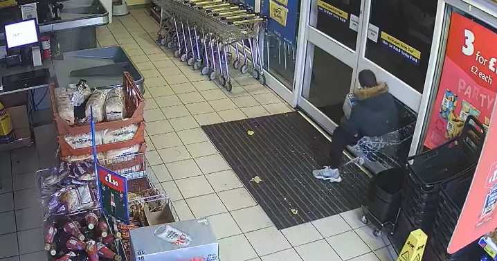 Thief caught on CCTV smashing window and stealing beer from Heron Foods twice in 10 minutes