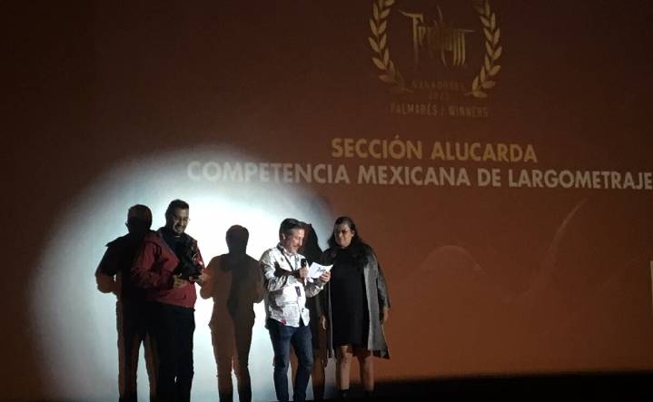 “No dejes a los niños solos” arrasa en Feratum 2025; se llevó el premio a mejor largometraje