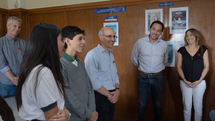 Estudiantes de la Escuela República Italiana ganaron el concurso de flyers sobre SIDA