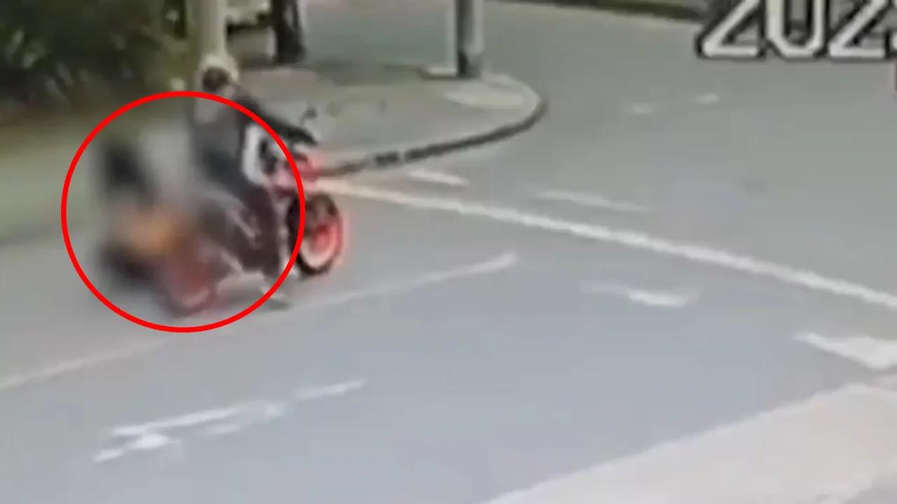 VIDEO | Cámara captó ataque inesperado con puñal a un joven en exclusivo sector de Bogotá