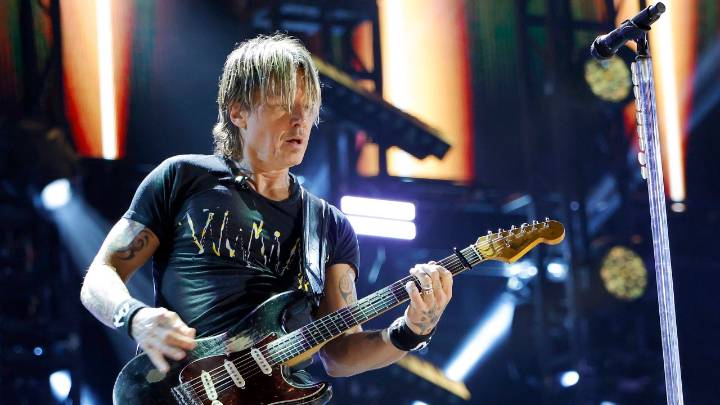 Keith Urban belts out queer anthem for conservative guests at Donald Trump’s private Palm Beach party