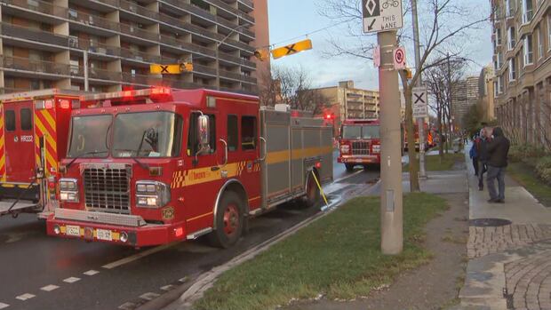 Crews not sure when 'complex' apartment fire will be extinguished: Toronto Fire chief