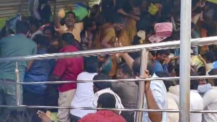 Murmu, Modi condole lives lost in Andhra Pradesh temple stampede