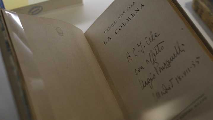 Confirmada la autoría de Cela del original de 'La Colmena' que se custodia en Alcalá