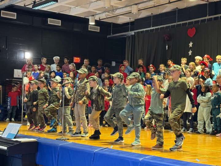 Colonial School District honors veterans