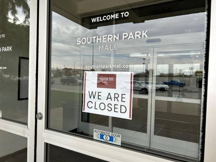 Southern Park Mall to reopen Monday afternoon after 'operational safety concerns'