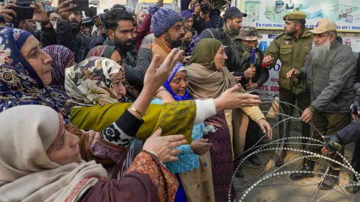 J&K Police Chief rules out speculation after Nowgam blast kills nine, locals recount horror