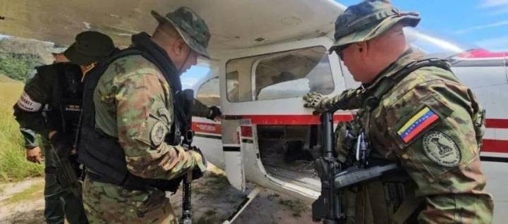 Ejército de Venezuela captura a dos personas procedentes de Guyana por "violar" espacio aéreo