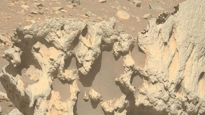 Desconcierto en la NASA tras el hallazgo de una misteriosa roca en Marte que podría ser un "meteorito metálico"