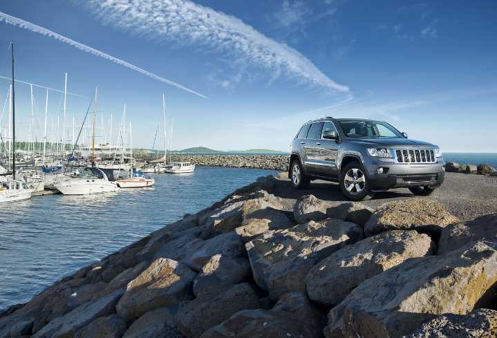 Chrysler recalls 320,000 Jeep plug-in hybrids due to faulty battery that can catch fire