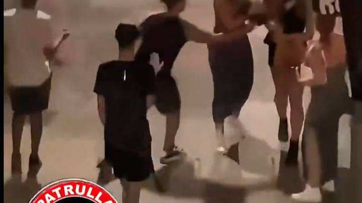 Vídeo: tres jóvenes roban violentamente a unas chicas en Ciutat Vella (Barcelona)