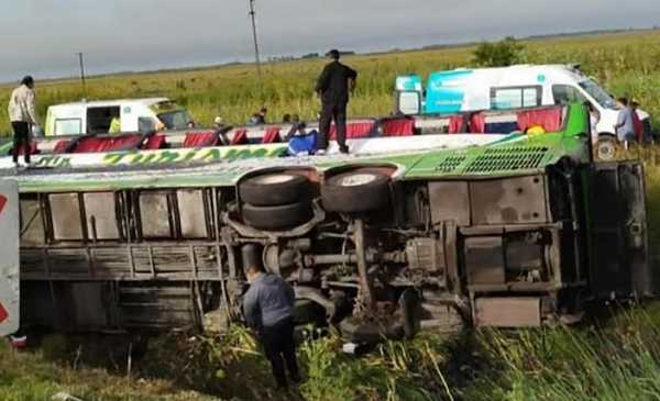 Trágico vuelco de un colectivo en Ruta 2: iban a un encuentro que encabezaría Kicillof
