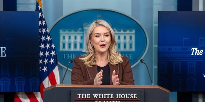 La Casa Blanca dice que "ha hablado por igual" con Rusia y Ucrania sobre el plan para poner fin a la guerra