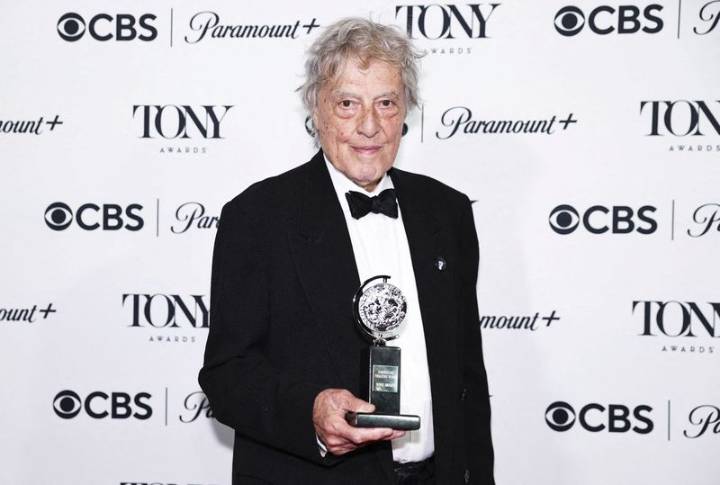 Tom Stoppard, playwright who dazzled with verbal gymnastics, dies aged 88