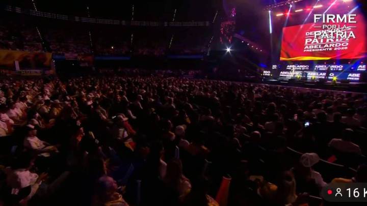 Abelardo de la Espriella sorprendió al llenar el Movistar Arena durante mitin en Bogotá