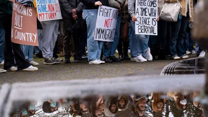 Oregon, Eugene officials denounce ICE arrests, community organizes