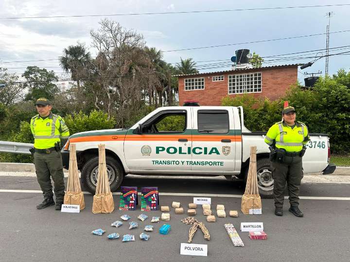 Policía incautó material pirotécnico en vía nacional
