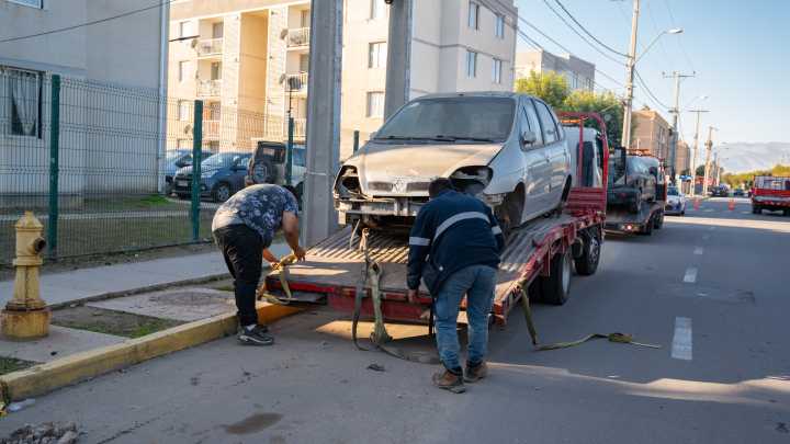 Ovalle intensifica el retiro de vehículos abandonados para recuperar espacios públicos