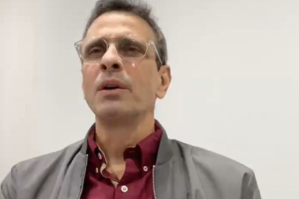 Capriles pide a Maduro liberar a presos políticos como señal de su disposición a negociar