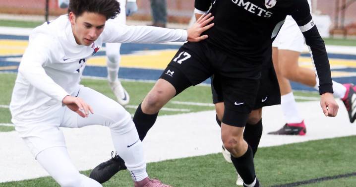 28 area soccer players make all-state; Elks put 8 on teams, Leland 6