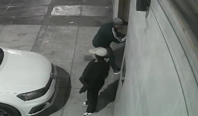 Criminalidad no cesa en Los Olivos: Mujer hace de 'campana' y su pareja roba en casas