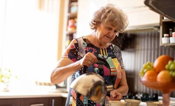 ¿Desayunar temprano alarga la vida? Lo que dice un estudio