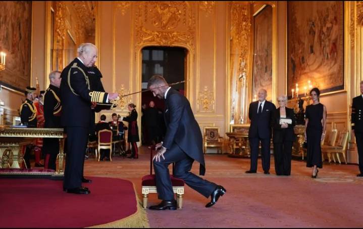 David Beckham es nombrado caballero por el rey Carlos III