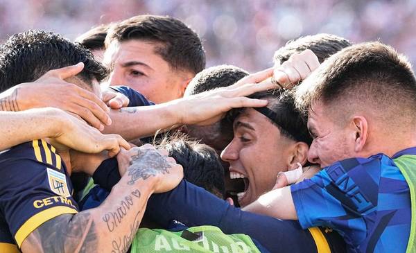 Boca Juniors le ganó 2 a 1 a Estudiantes sobre el final y es líder de la Zona A