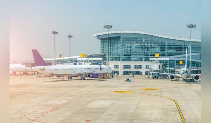 Over 700 US flights cancelled as government shutdown disrupts air travel