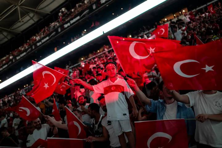 Escándalo: Turquía sanciona a 102 futbolistas por participar en apuestas deportivas