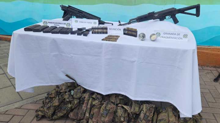 Cayó arsenal de guerra que pertenecería a la estructura 'Jaime Martínez' de las disidencias de las Farc, en zona rural de Calima