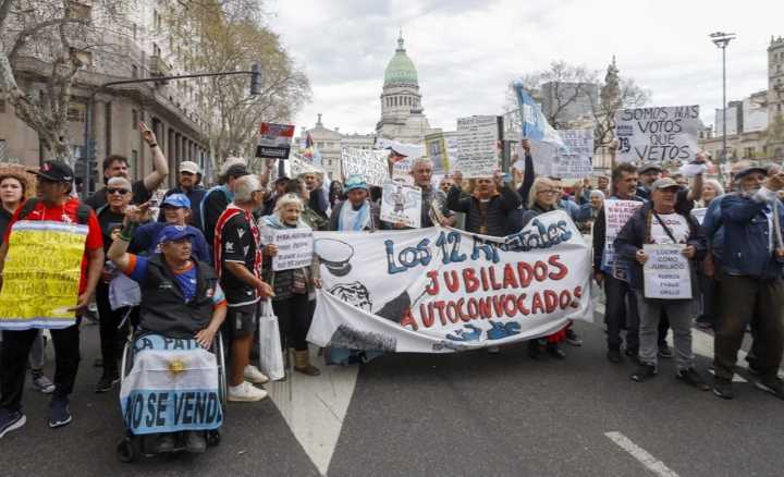 Dos detenidos en la marcha de jubilados al Congreso