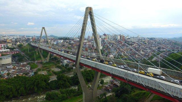El Viaducto César Gaviria Trujillo cumple 28 años: la obra que transformó la movilidad en el Eje Cafetero