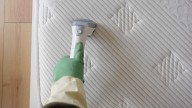 El truco de la experta Pía Nieto para quitar las manchas del colchón: como recién comprado