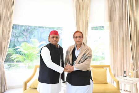 Azam sees Akhilesh in Lucknow, says meet aimed to send message of 'resilience, justice, change'