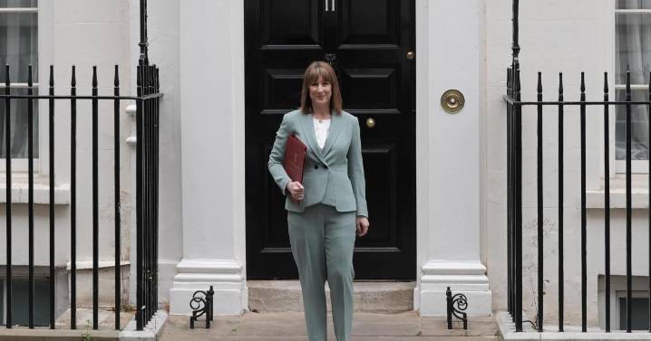 Rachel Reeves announces salary sacrifice changes in Budget