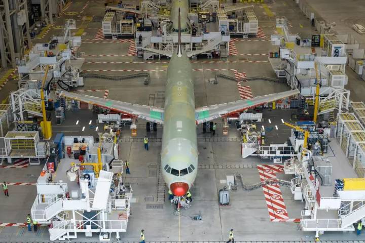 Airbus llama a retirar y revisar unos 6.000 aviones A320 tras detectar una vulnerabilidad en el control de vuelo