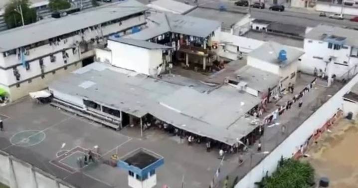 Motín en una cárcel de Ecuador: al menos 27 presos muertos por asfixia