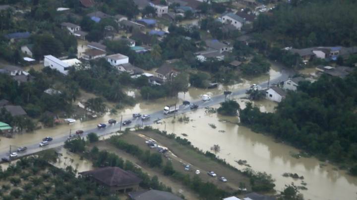 Elevan a 465 los muertos por las inundaciones en el sur de Tailandia e Indonesia