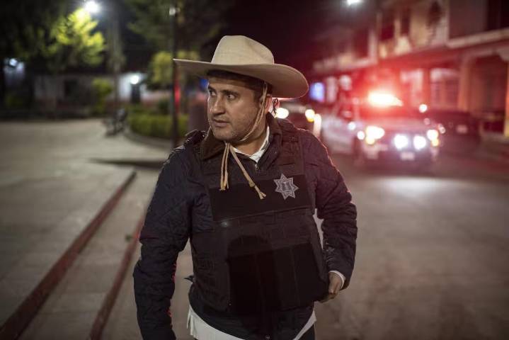 Caen seis del equipo de seguridad de Manzo en Michoacán