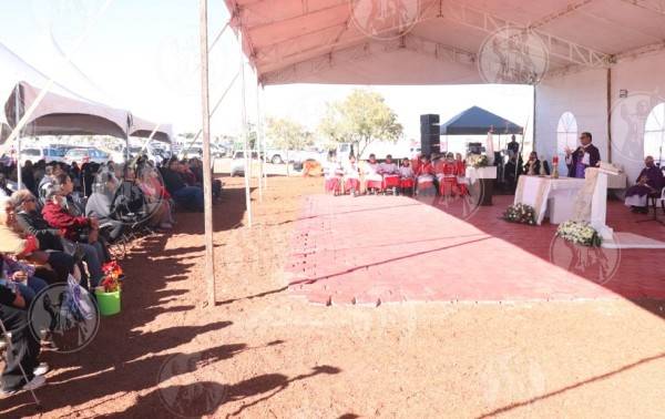 Celebran misa del Día de Muertos en el panteón San Rafael