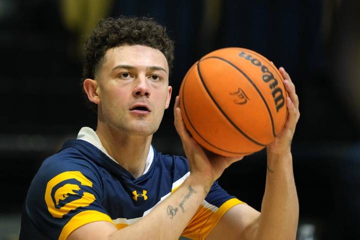 Deadspin | Villanova working to incorporate Devin Askew with Duquesne on deck