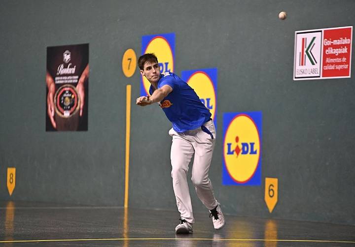 Martxel Iztueta amplía y mejora su contrato hasta 2029