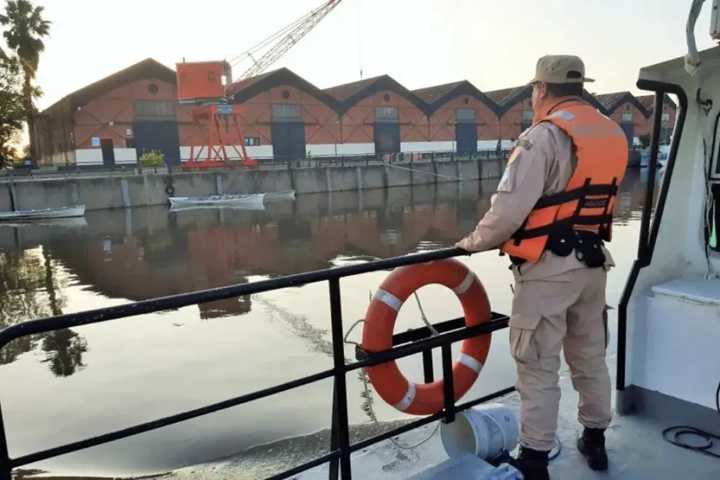 Embarcación se hundió en el río Gualeguaychú y rescataron a seis entrerrianos