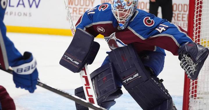 Goaltender Scott Wedgewood's stellar start earns him a 1-year extension with the Avalanche